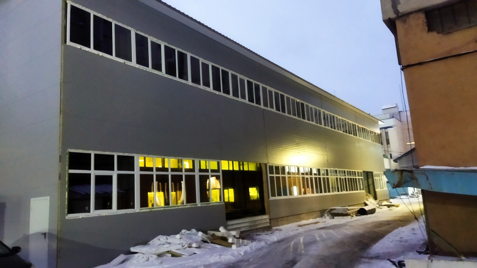 Остекление заводского цеха. 2024 год.