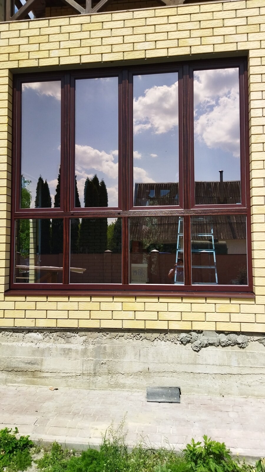 Панорамные окна для коттеджа с установкой «под ключ» в Воронеже. Профиль Рехау Интелио с тёплыми стеклопакетами Stis и фурнитурой Roto. Проект реализовали в 2024 году.